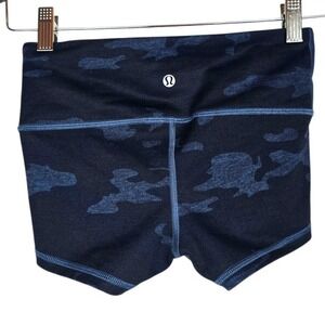 Lululemon Size 2 Womens Blue Camo Shorts Yoga Athletic‎ Gym